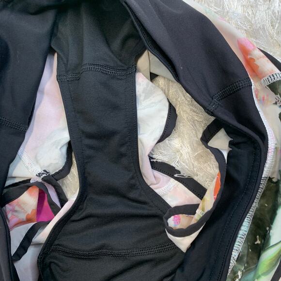 Lululemon Run: Speed Short Pigment Wave Multi / Black Sz 6 - Picture 8 of 8